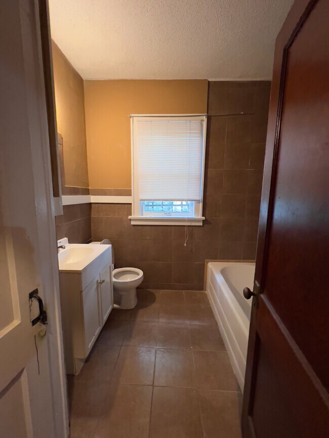 Building Photo - 2637 Arlington Ave