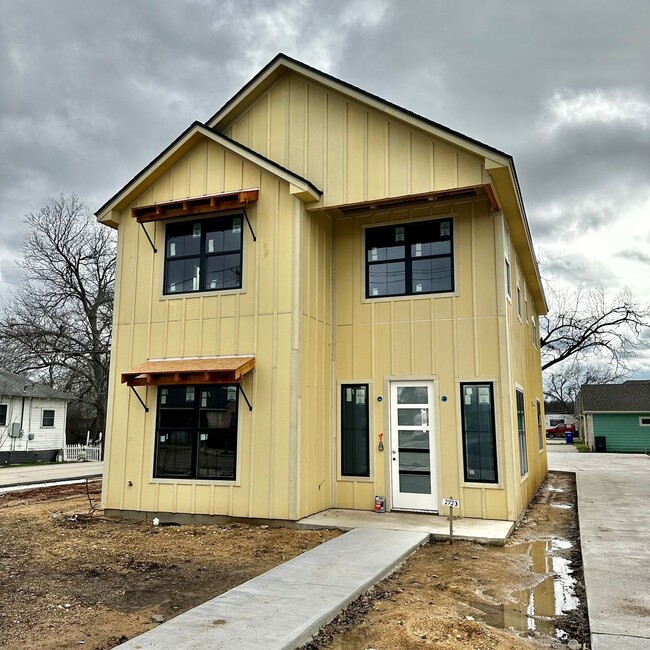 Primary Photo - NEW CONSTRUCTION 4/4.5 House Near Baylor C...