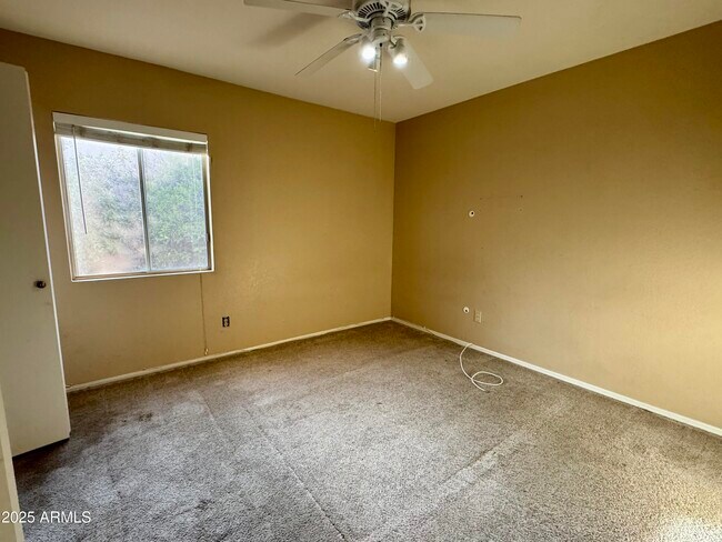 Building Photo - 5121 E Larkspur Dr