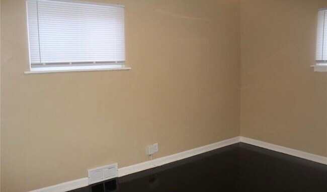 Building Photo - 4475 N Taylor Ave