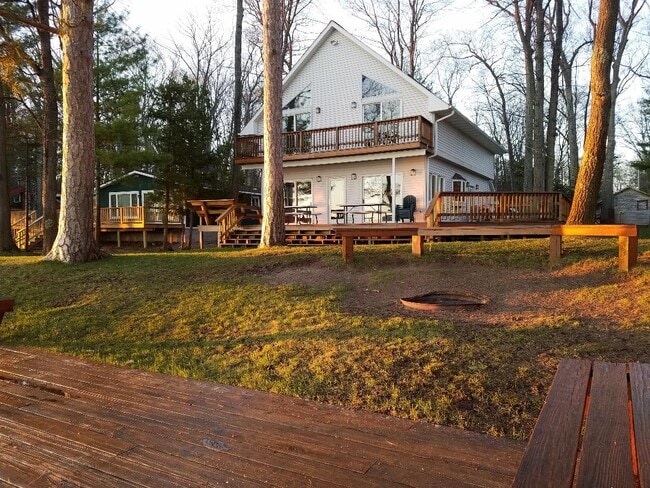 Building Photo - 8077 Woodland Dr