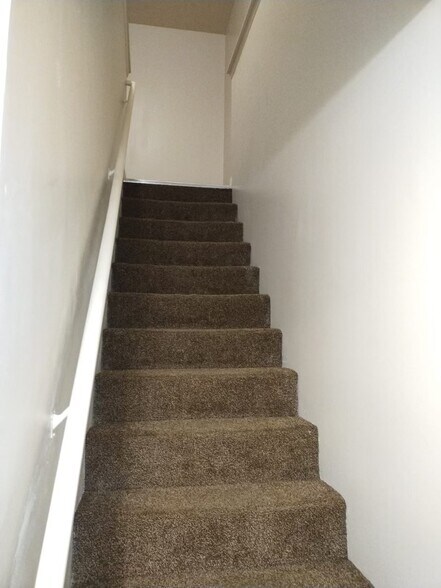 Building Photo - 619 Palisades Dr