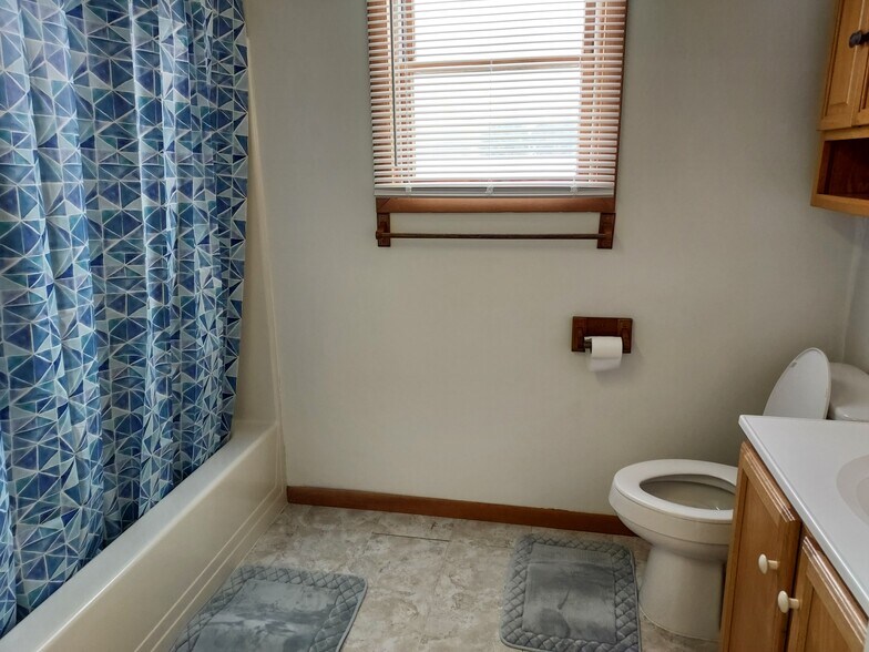 Bathroom - 18148 Switzer Rd