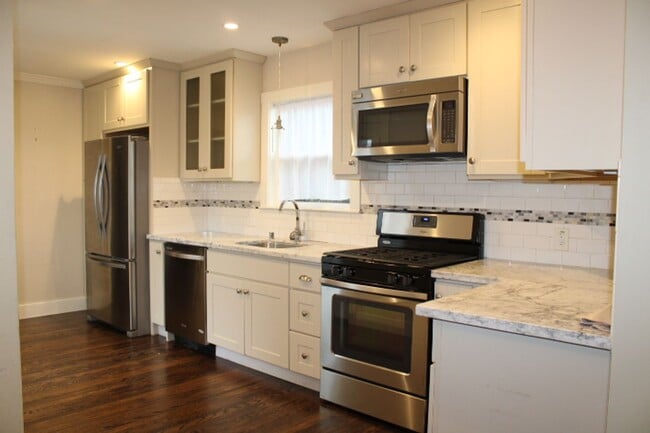 Building Photo - 2887 Lincoln Ave