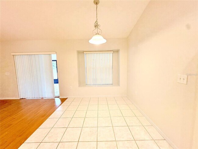 Building Photo - 4722 Roundview Ct