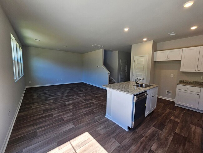 Building Photo - Waterway Commons - 4 Bedroom / Single Car ...