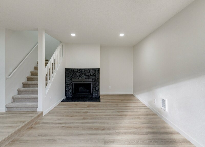 Building Photo - 902 NE Hacienda Ct