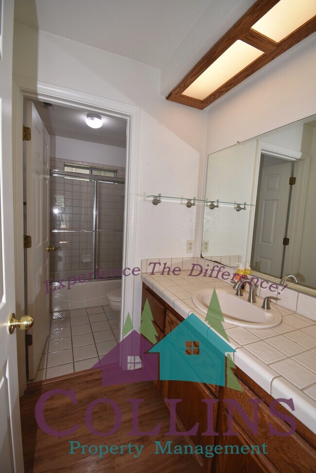 Building Photo - 505 Adriana Pl