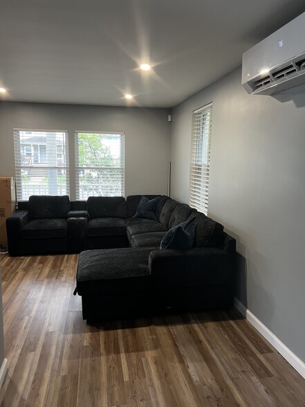 Building Photo - 1957 W Lake Ave