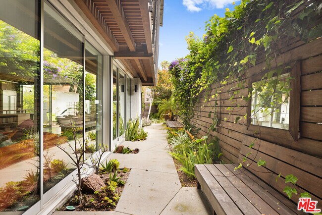 Building Photo - 710 Milwood Ave