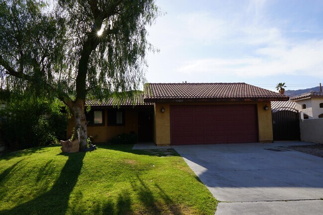 Building Photo - 53805 Avenida Martinez