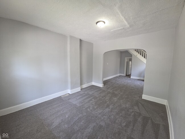 Building Photo - 516 W 28th St