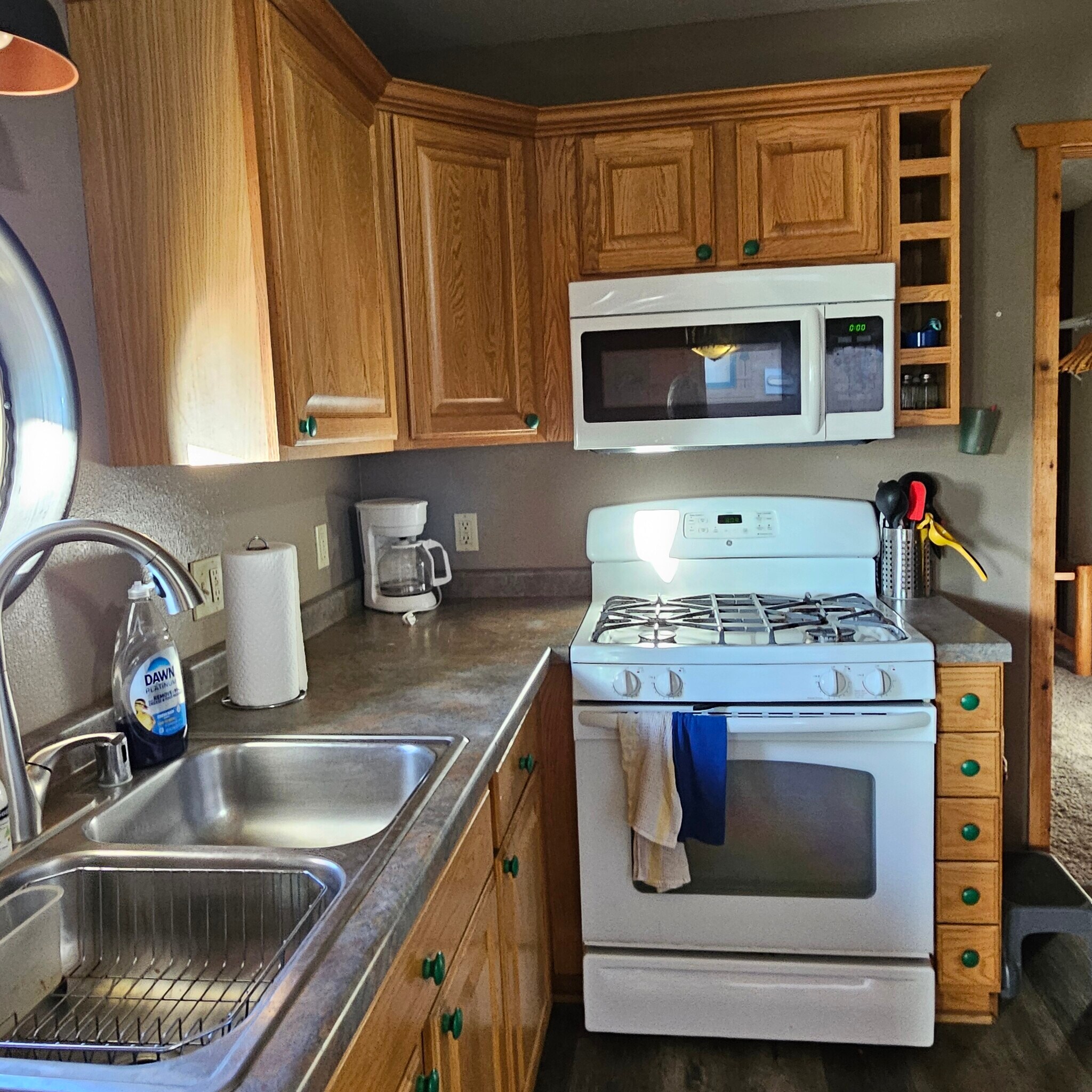 Kitchen - 424 Overlook Ct