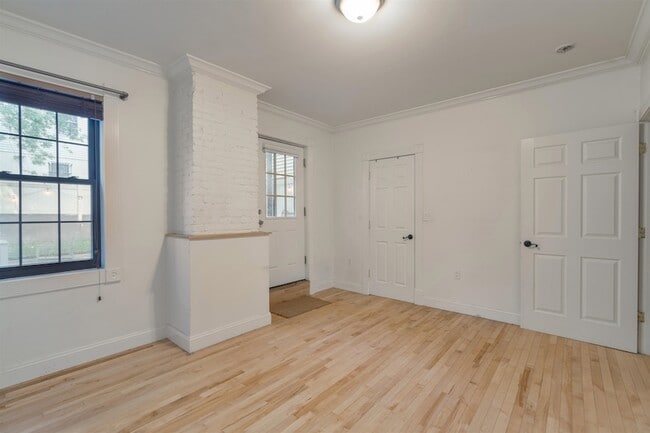 Building Photo - 65 Webster Ave