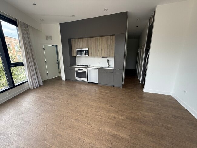 Building Photo - 3462 N Lincoln Ave