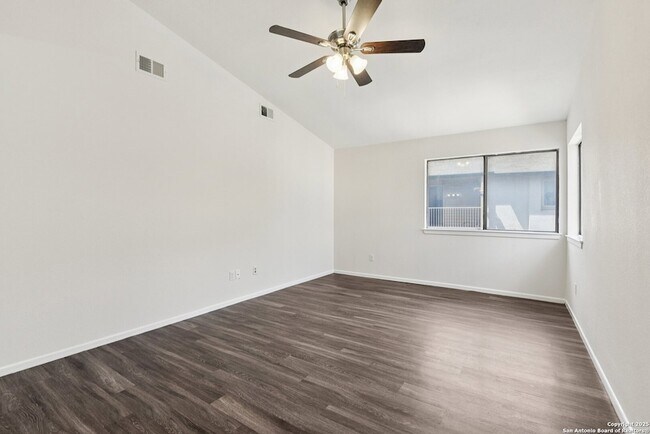 Building Photo - 349 Harmony Ct