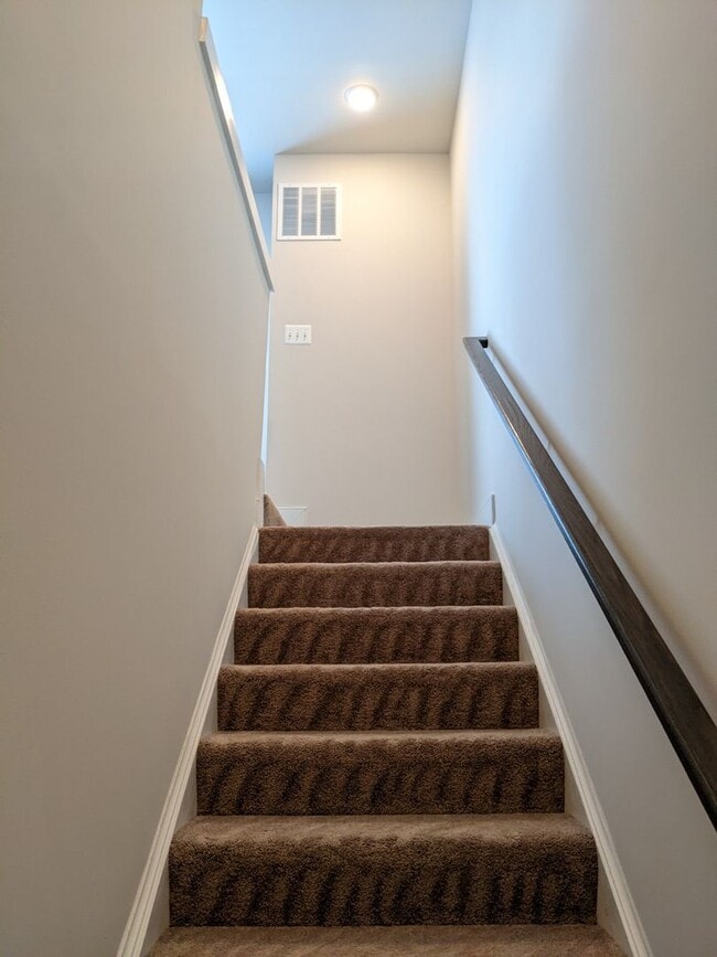 Building Photo - Gorgeous Newer Build (2019) 4 level townho...