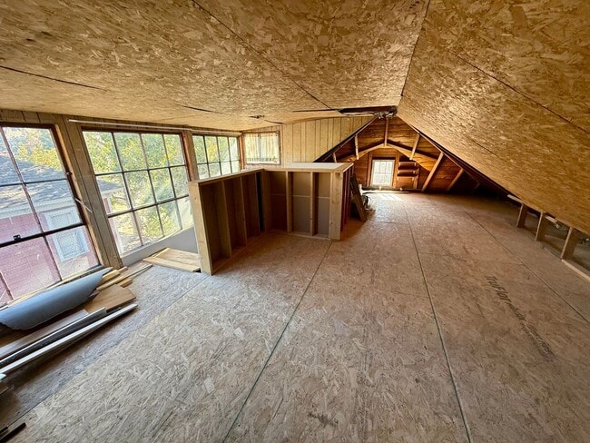 Building Photo - Stunning Remodeled 4 BR in North Missoula