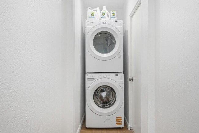 Building Photo - 422 Morse Ave