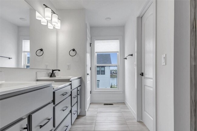 Building Photo - 16507 Honey Locust Dr