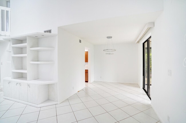 Building Photo - 7714 La Mirada Dr