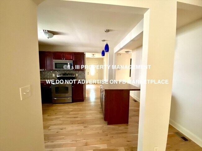 Building Photo - 512 W 86th St