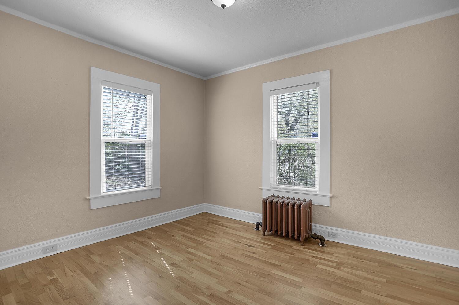Building Photo - Well-Maintained Cottage with Private Yard ...
