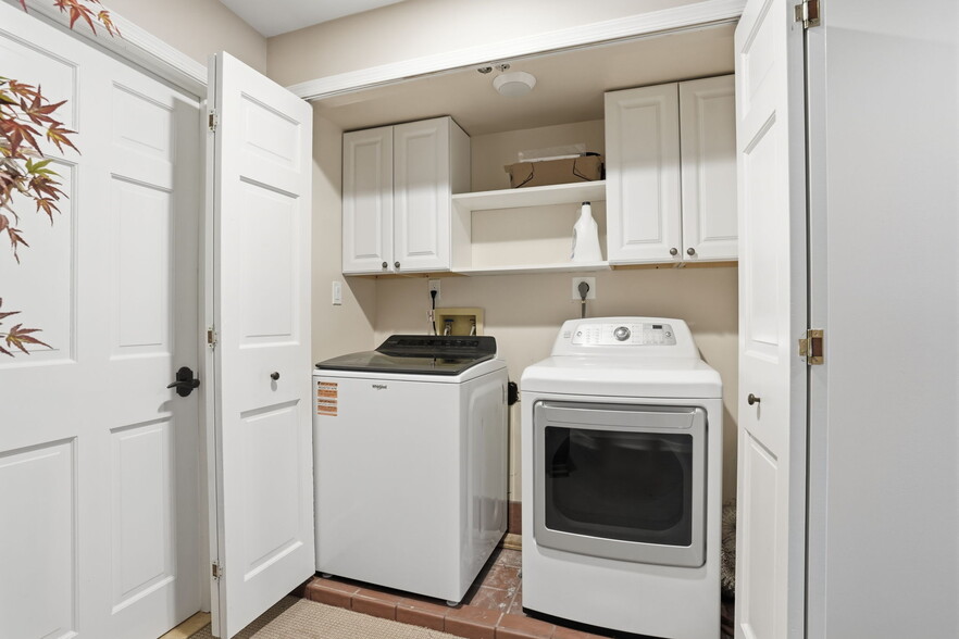 Building Photo - 244 Mathers Rd