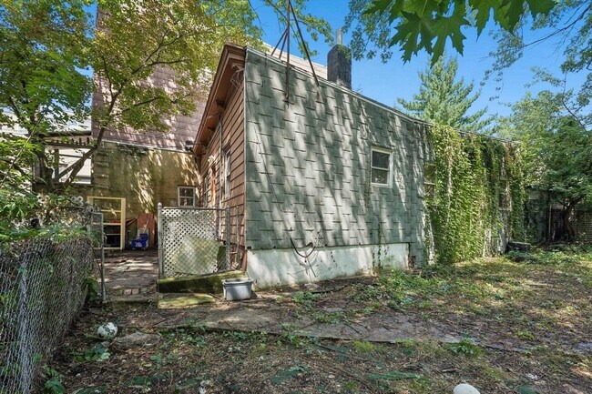 Building Photo - 414 Monastery Pl