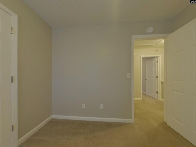 Building Photo - 121 Riglaw Cir