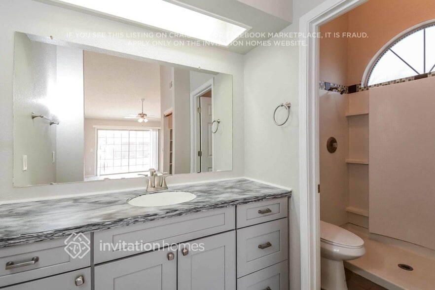 Building Photo - 5925 W Shangri La Rd