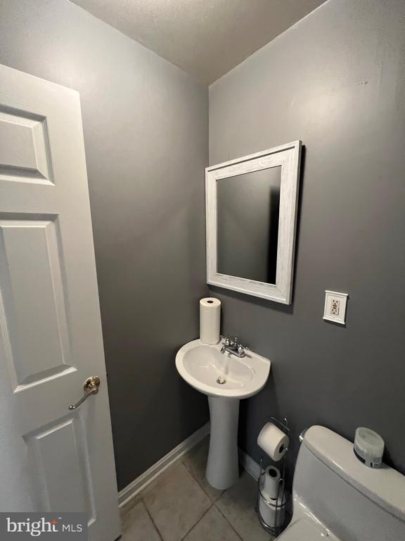 Building Photo - 11211 Surry Woods Ct