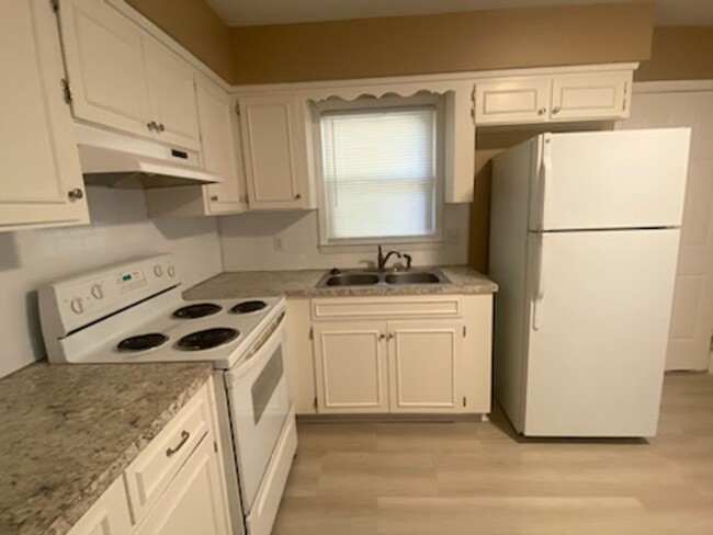 Building Photo - 1315 Trenton Ct