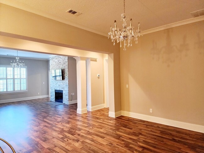 Building Photo - 1141 Silverton Dr
