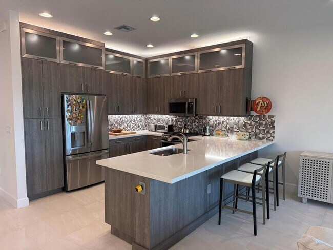 Building Photo - 12597 Vincenza Way