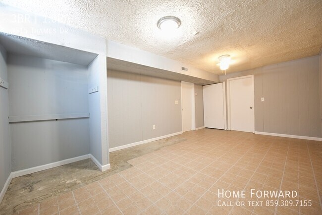 Building Photo - 1515 Thames Dr