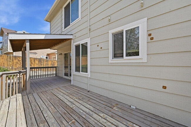Building Photo - $2,620.95 with $300 off the first month's rent, 5 Beds - 3.5 Bath, Single Family Home in Colorado...