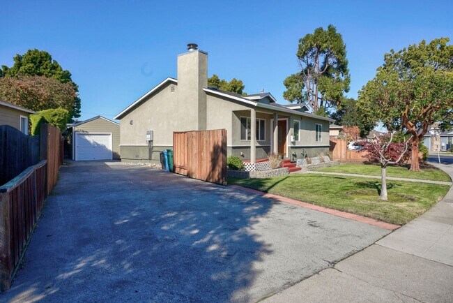 Building Photo - 3BR/1BA North Shoreview Home with Yard & Redwood Deck | Pet Friendly | Near Caltrain | YouTube Tour
