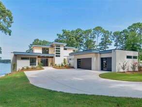 Building Photo - 3258 S Bay Dr