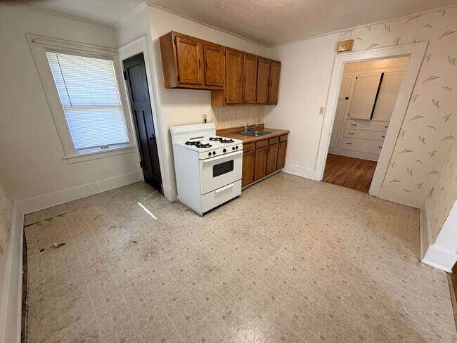 Building Photo - 409 29th St