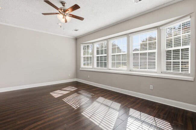 Building Photo - 10 Chamois Ct