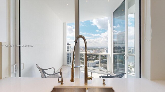 Building Photo - 18201 Collins Ave