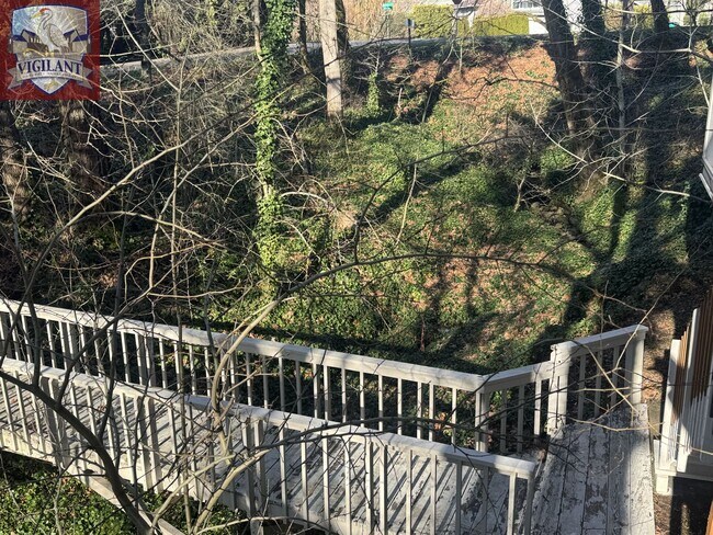 Building Photo - Amazing Furnished 4 bedroom home