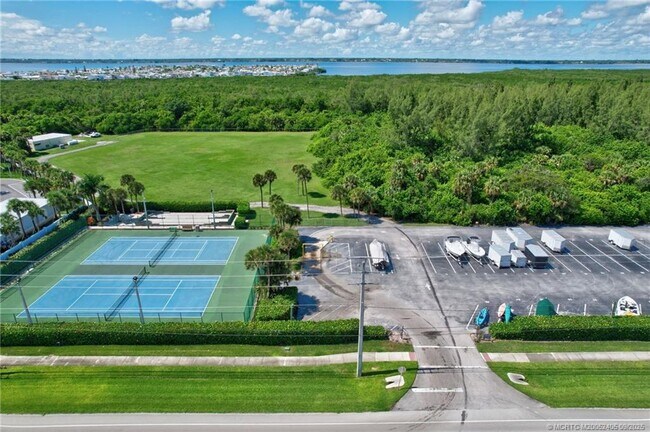 Building Photo - 9550 S Ocean Dr