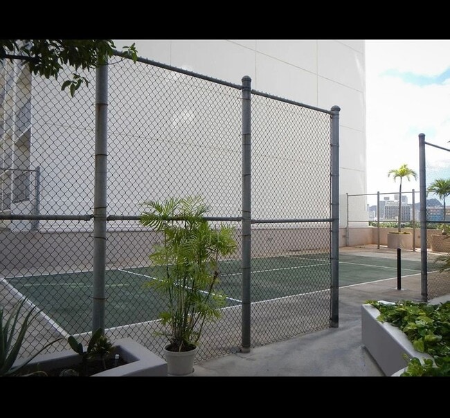 Building Photo - Luxury High-Floor Condo with Panoramic Ocean & Diamond Head Views | 2 Parking | Great Building Am...