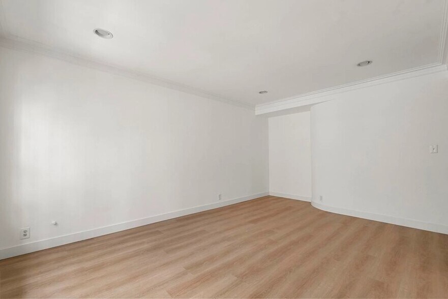 Building Photo - 346 N Palm Dr