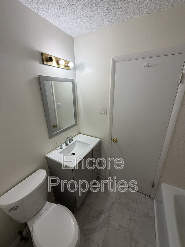 Building Photo - 1502 Larson St