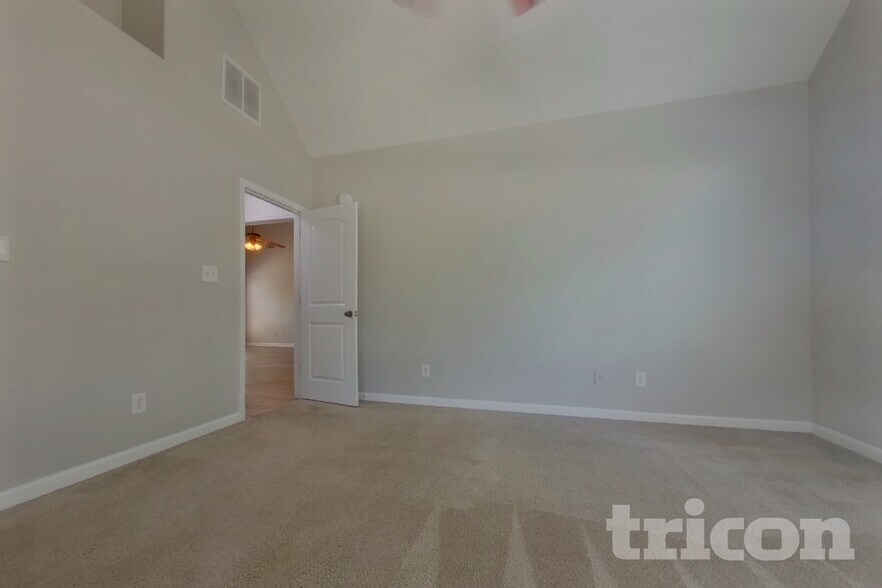 Building Photo - 104 Logan Creek Ct