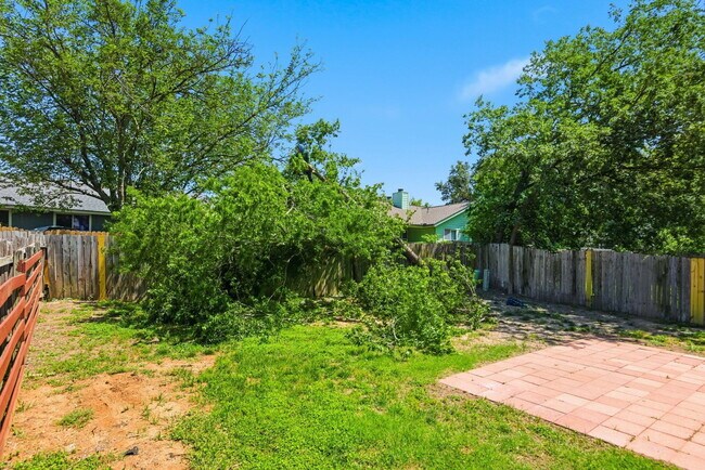 Building Photo - 12805 Tomanet Trail