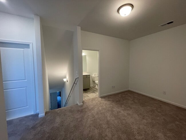 Building Photo - 3 bed 2.5 Bath Townhouse. Shelbyville